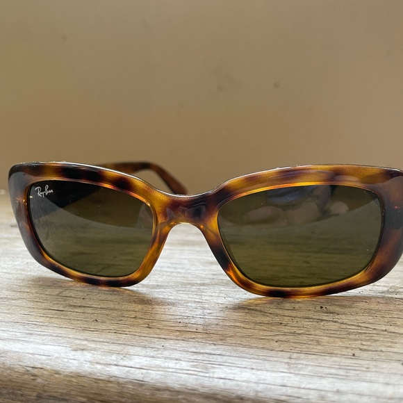 Ray-Ban Sunglasses - Picture 4 of 7